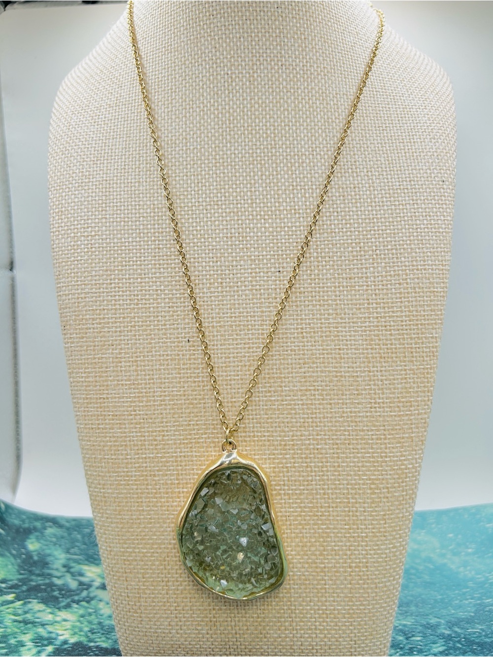 Vintage 1970s Avon Green Crystalline Cluster Druzy Pendant Necklace GV9 Tag